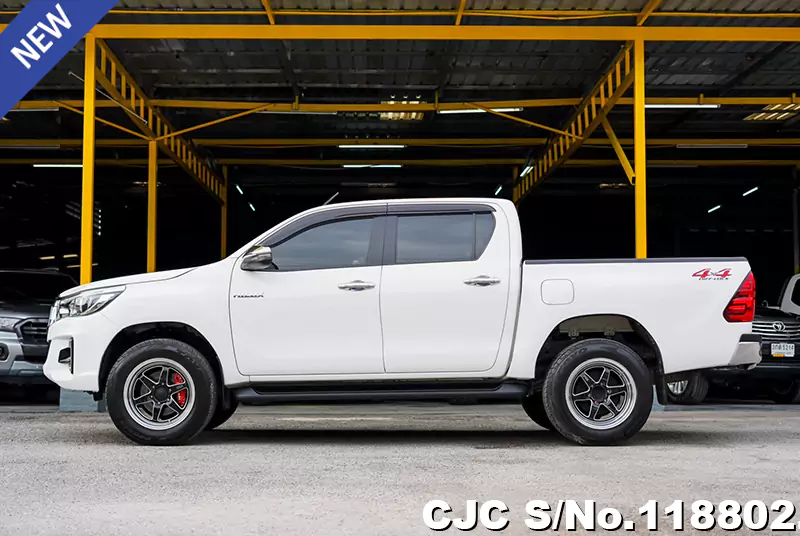 Toyota Hilux in White for Sale Image 7