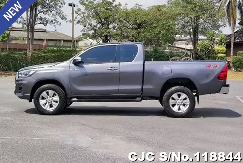 Toyota Hilux in Gray for Sale Image 7