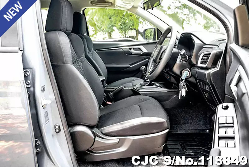 Isuzu D-Max in Gray for Sale Image 10