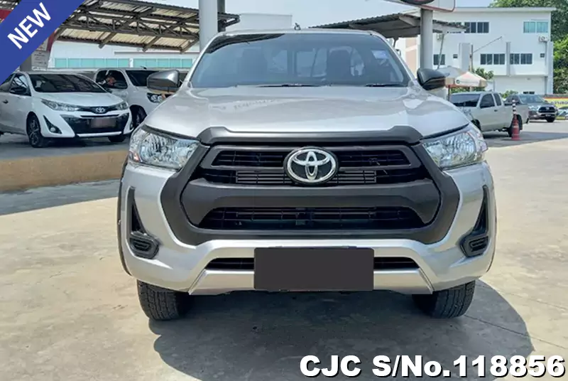 Toyota Hilux in Gray for Sale Image 2