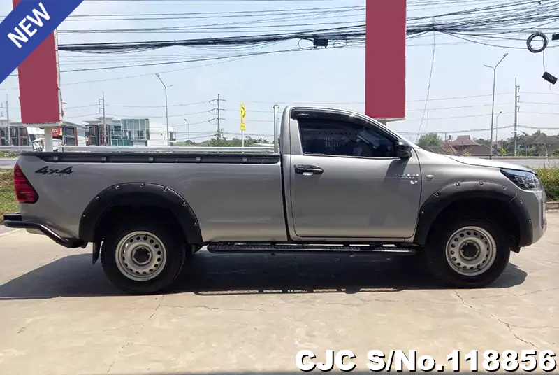 Toyota Hilux in Gray for Sale Image 4