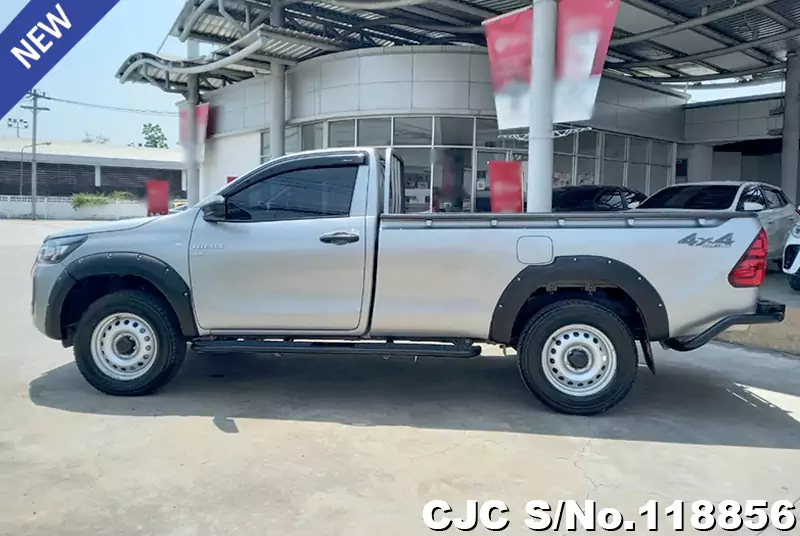 Toyota Hilux in Gray for Sale Image 5