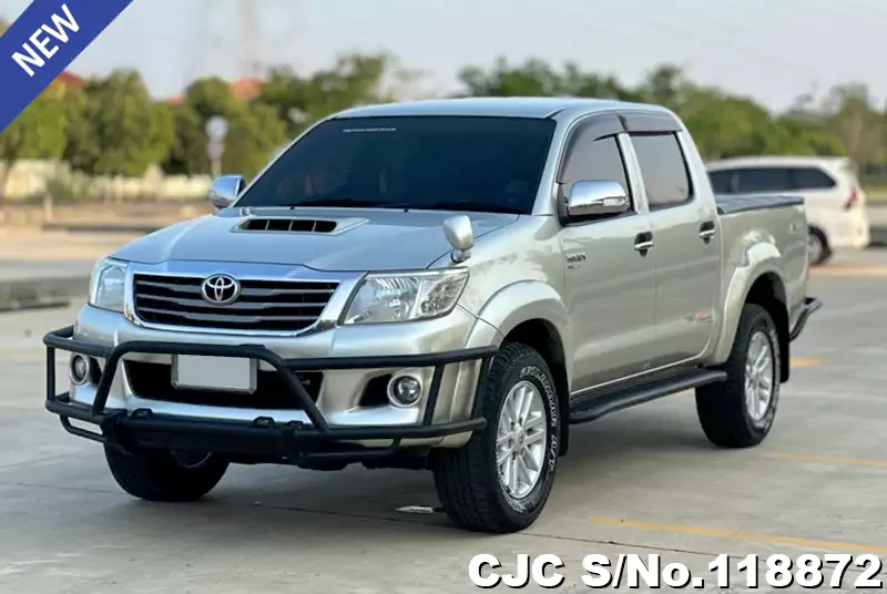 Toyota Hilux in Silver for Sale Image 3