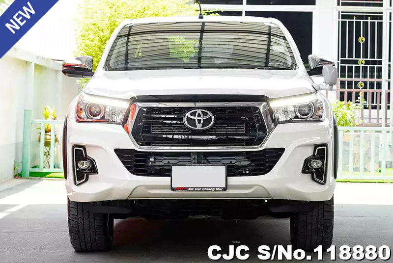 Toyota Hilux in White for Sale Image 3