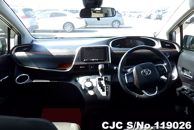 Toyota Sienta in Silver for Sale Image 9