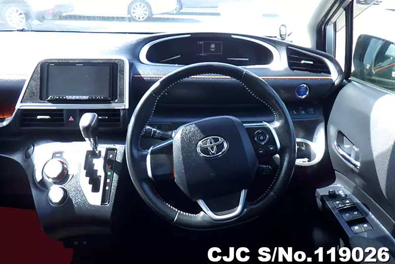 Toyota Sienta in Silver for Sale Image 16