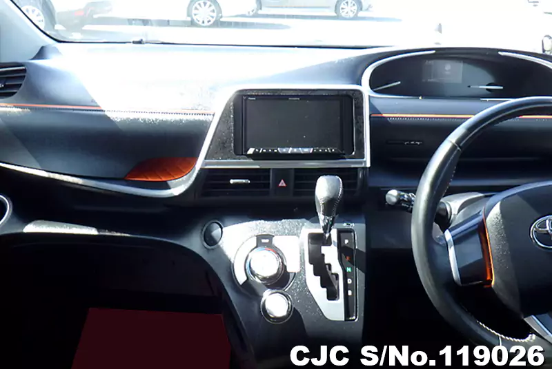 Toyota Sienta in Silver for Sale Image 17