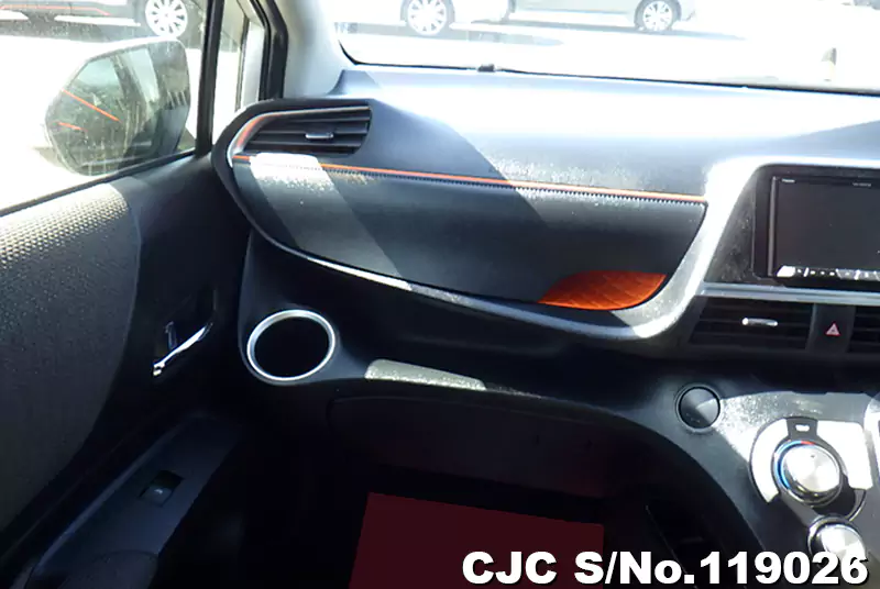 Toyota Sienta in Silver for Sale Image 18