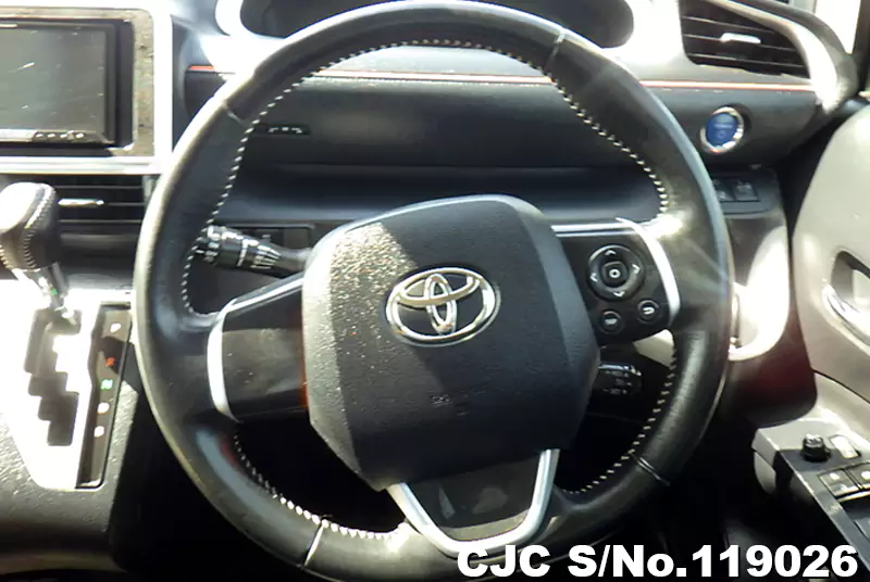 Toyota Sienta in Silver for Sale Image 19