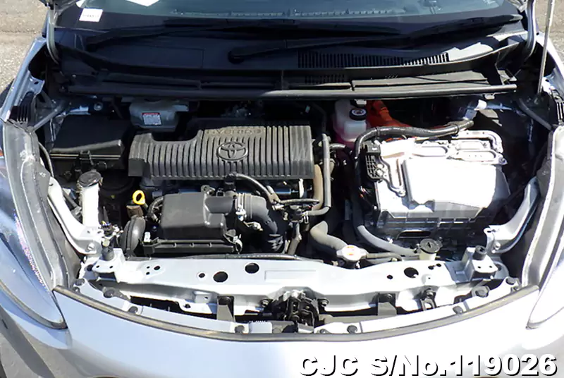 Toyota Sienta in Silver for Sale Image 23