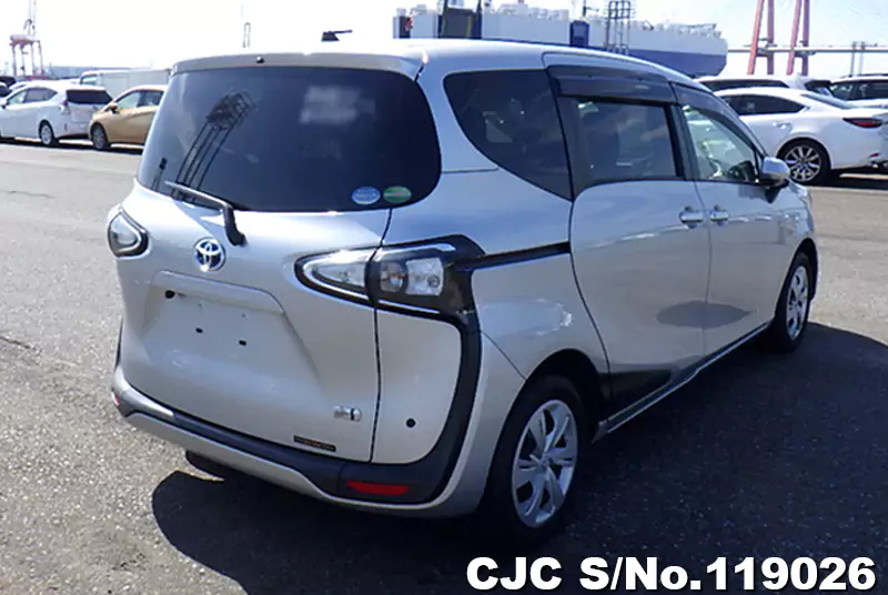 Toyota Sienta in Silver for Sale Image 2