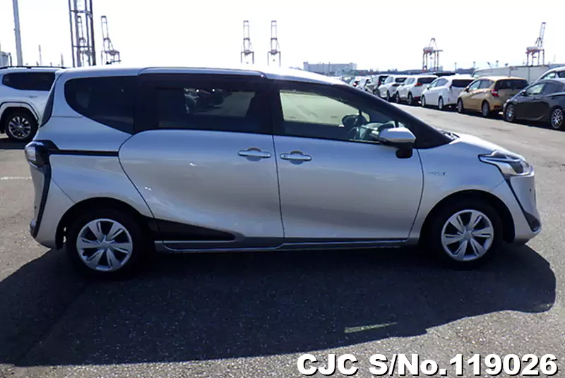 Toyota Sienta in Silver for Sale Image 6