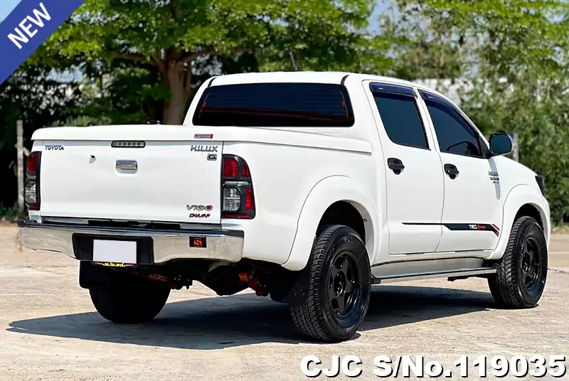 Toyota Hilux in White for Sale Image 2