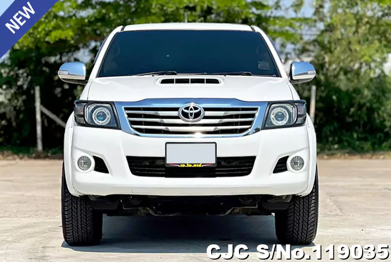 Toyota Hilux in White for Sale Image 4