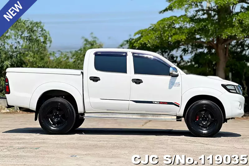 Toyota Hilux in White for Sale Image 5