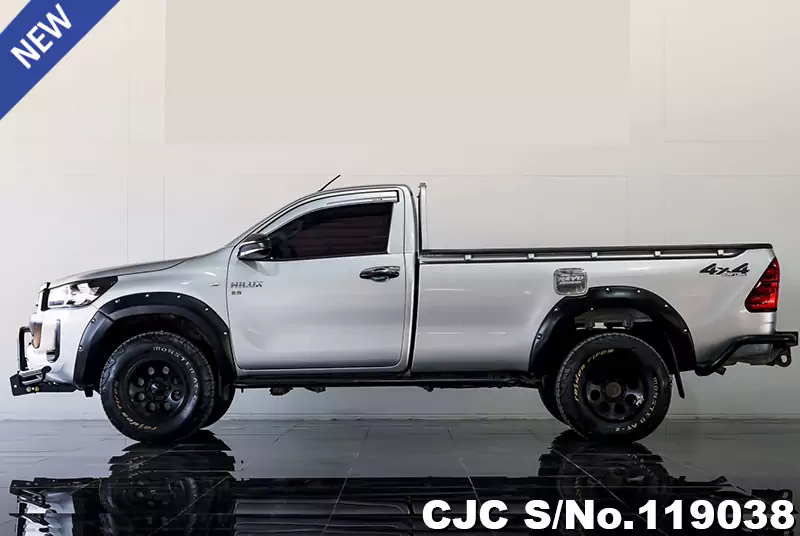 Toyota Hilux in Gray for Sale Image 10