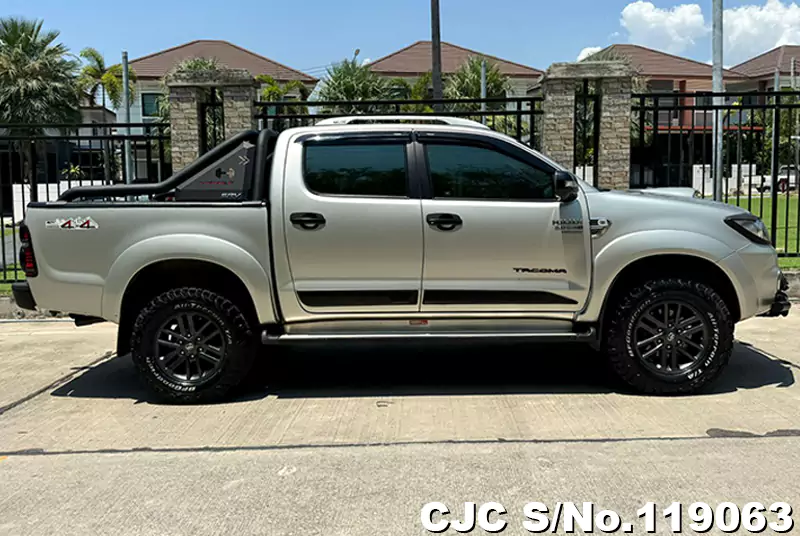 Toyota Hilux in Silver for Sale Image 2