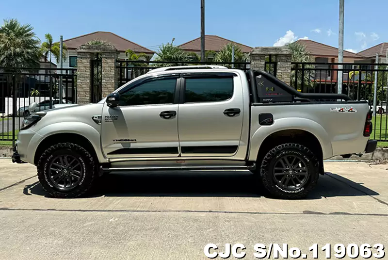 Toyota Hilux in Silver for Sale Image 3