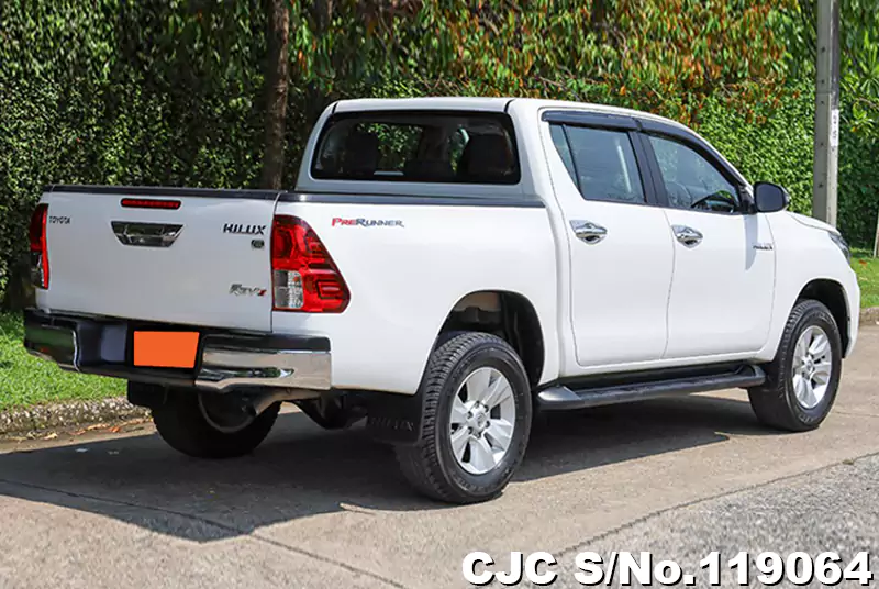 Toyota Hilux in White for Sale Image 2