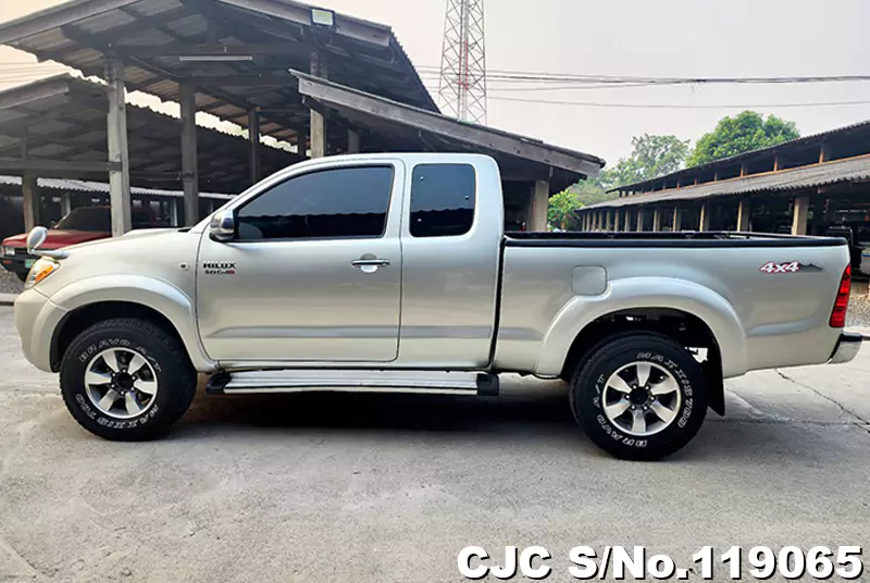 Toyota Hilux in Beige for Sale Image 5