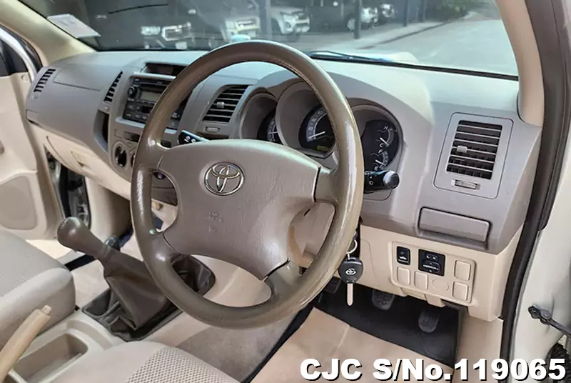 Toyota Hilux in Beige for Sale Image 10