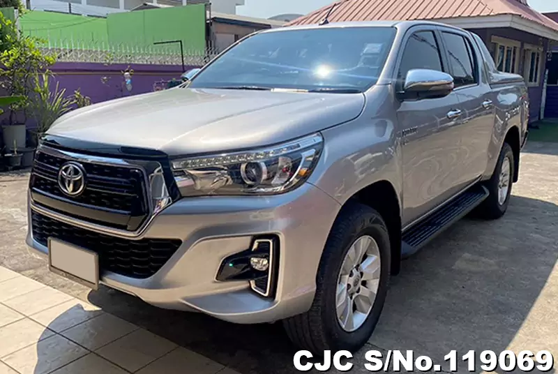 Toyota Hilux in Silver for Sale Image 3