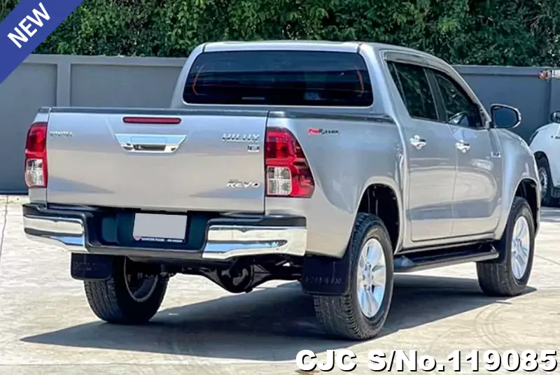 Toyota Hilux in Silver for Sale Image 2