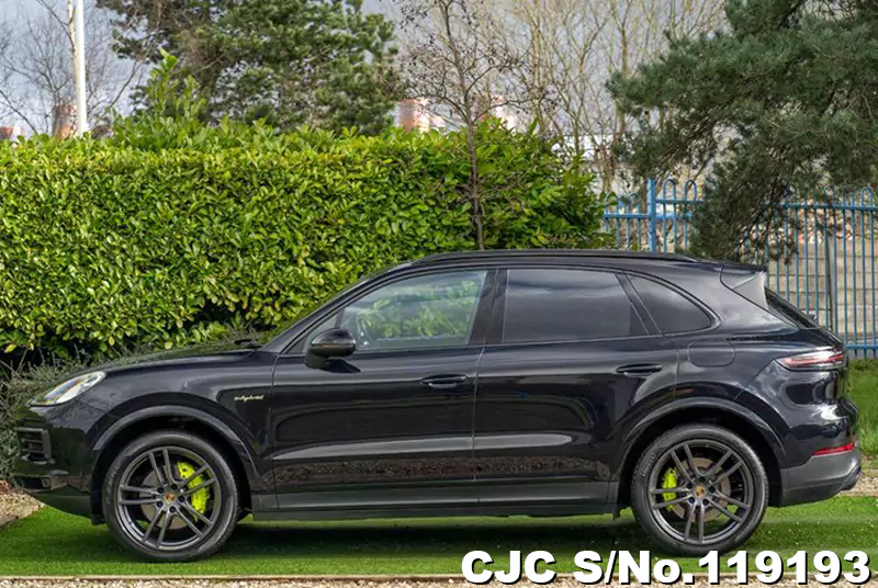 Porsche Cayenne in Black for Sale Image 7