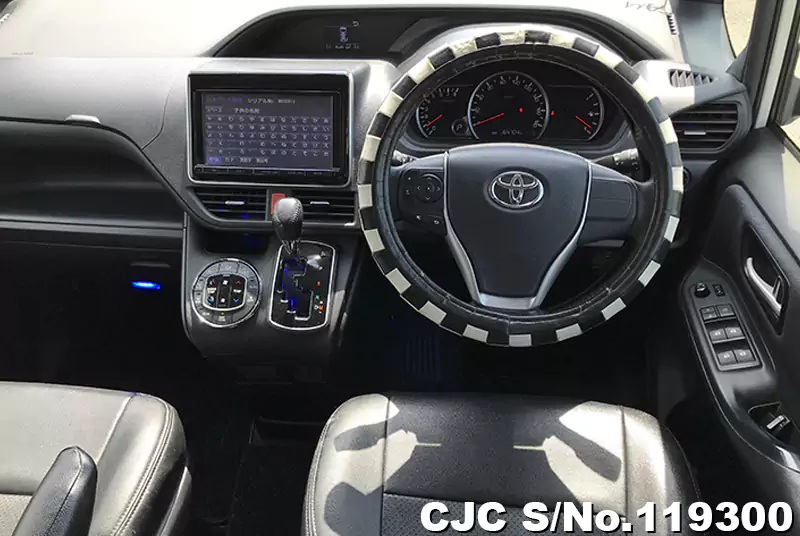 2015 Toyota Voxy Pearl for sale | Stock No. 119300 | Japanese Used
