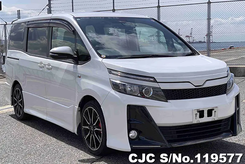 Toyota / Voxy 2016