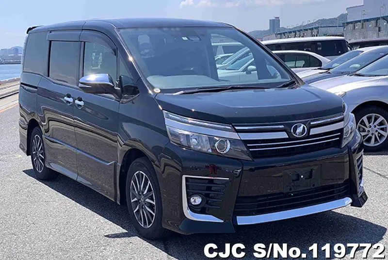 Toyota / Voxy 2017