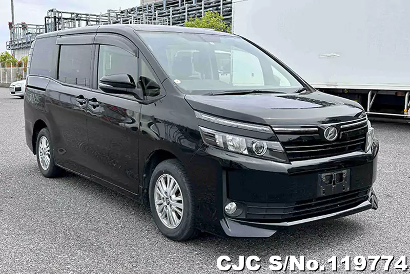 Toyota / Voxy 2015