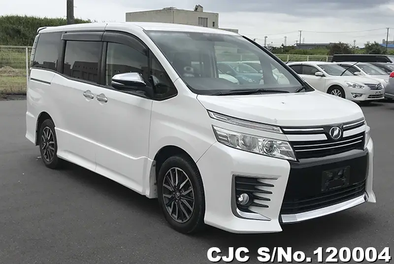 Toyota / Voxy 2015