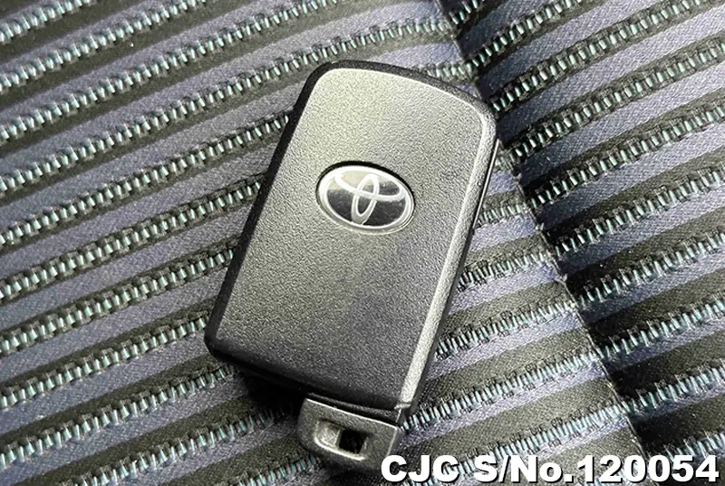 2016 Toyota Voxy Pearl for sale | Stock No. 120054 | Japanese Used