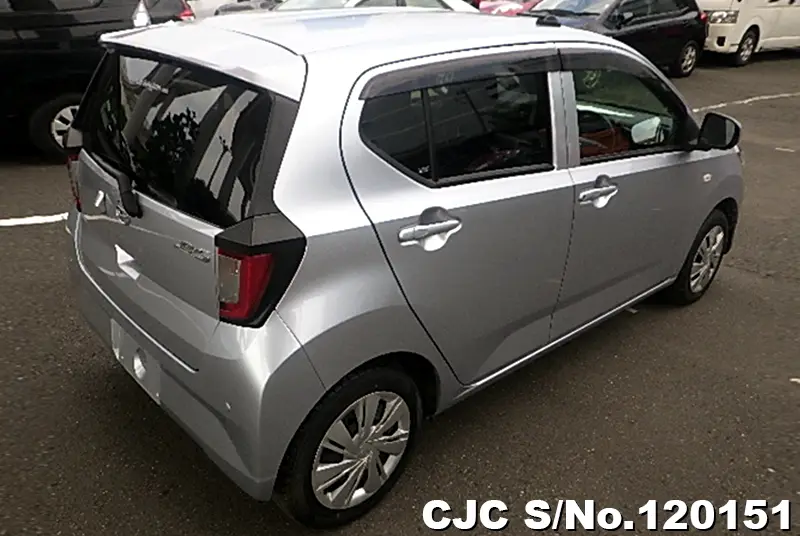 Daihatsu Mira E:S in Silver for Sale Image 2