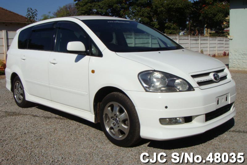 Toyota ipsum 2001 год