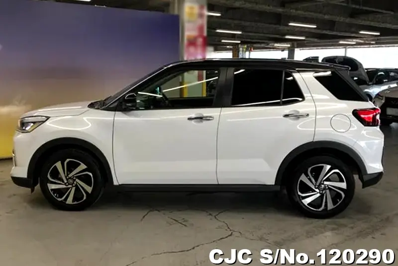 Toyota Raize in White for Sale Image 6