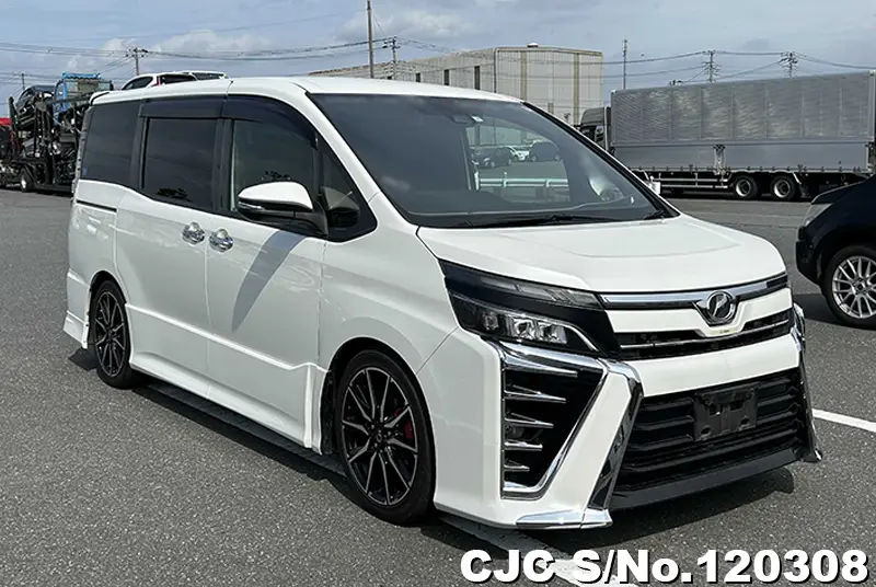 Toyota / Voxy 2017