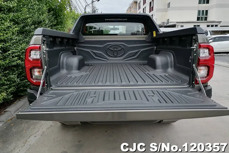 2025 Toyota / Hilux / Revo Rocco Stock No. 120357