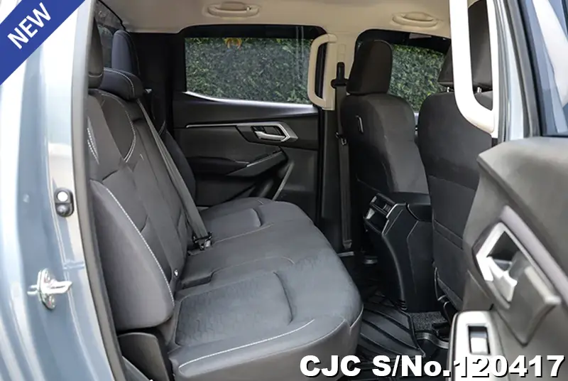 Isuzu D-Max in Gray for Sale Image 13