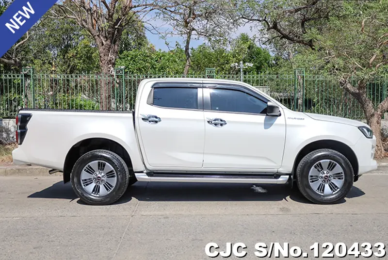 Isuzu D-Max in White for Sale Image 6