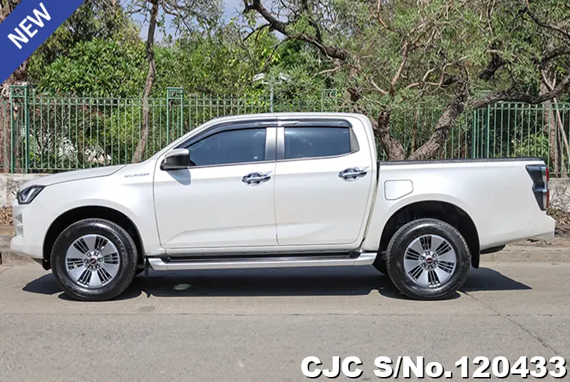 Isuzu D-Max in White for Sale Image 7