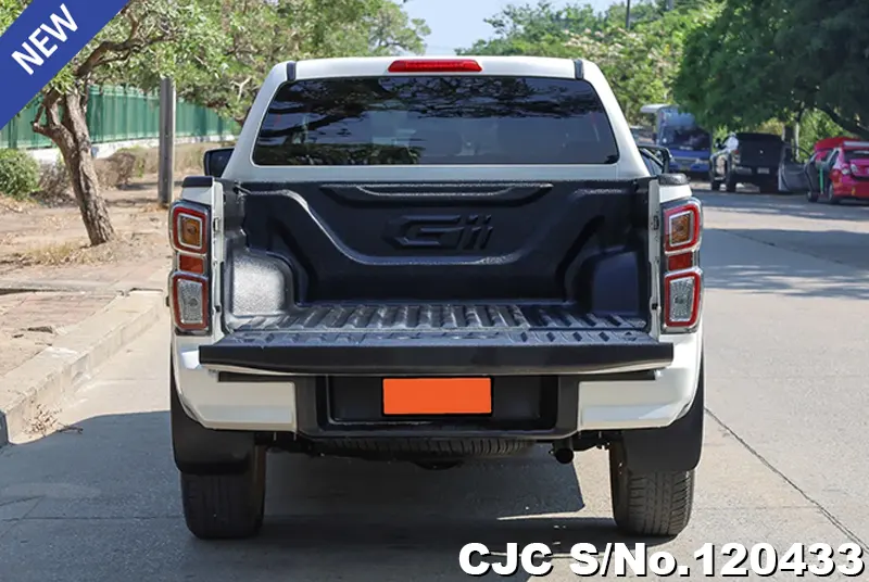 Isuzu D-Max in White for Sale Image 8