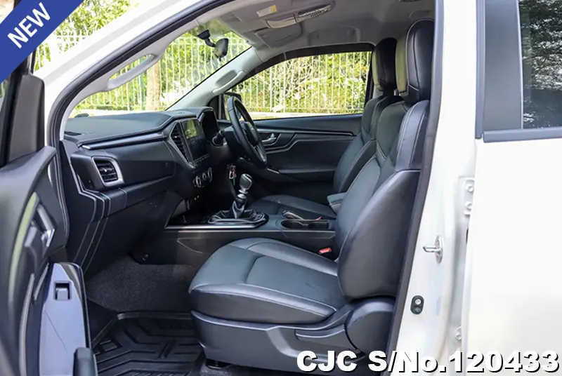 Isuzu D-Max in White for Sale Image 11