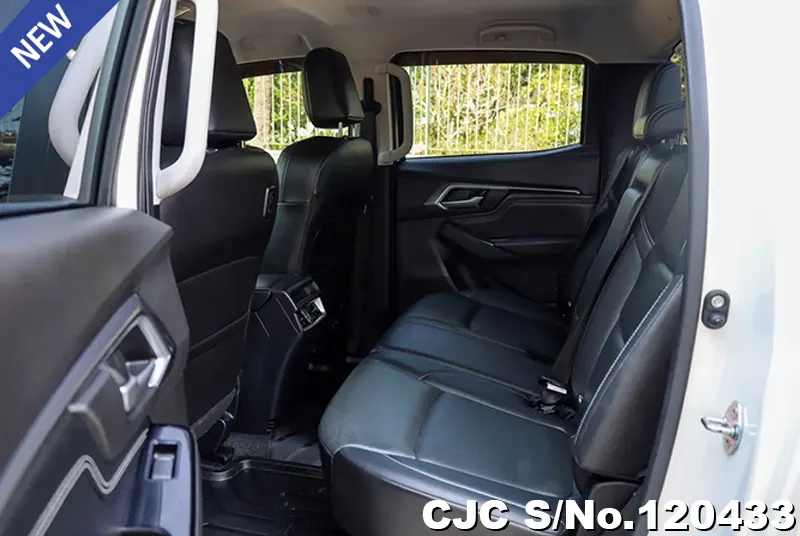 Isuzu D-Max in White for Sale Image 13