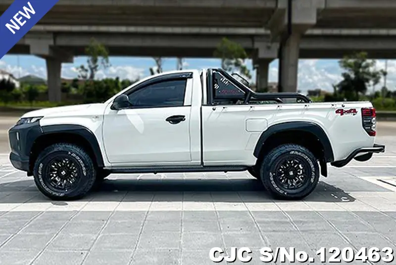 Mitsubishi Triton in White for Sale Image 4