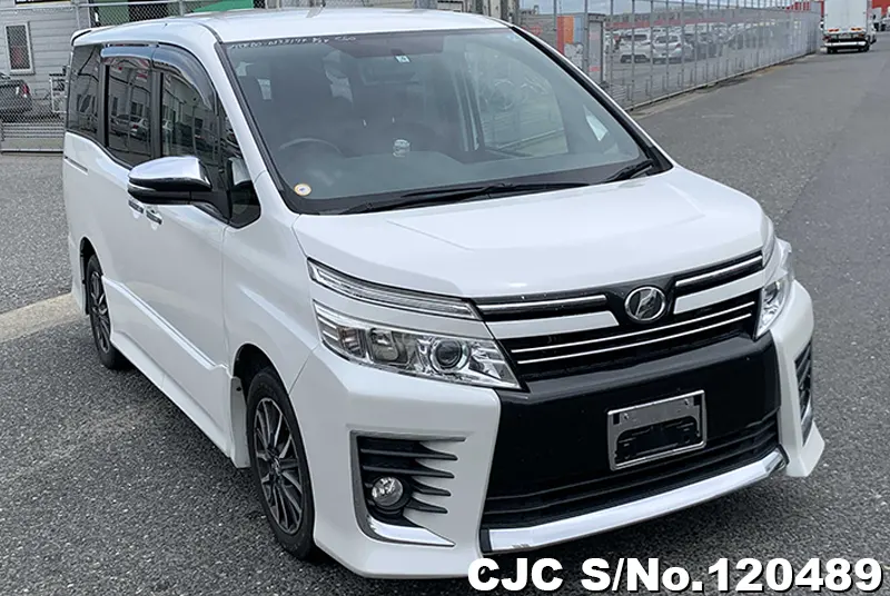 Toyota / Voxy 2015