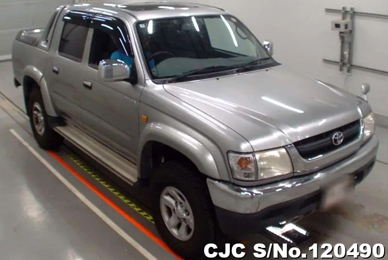 Toyota / Hilux 2003