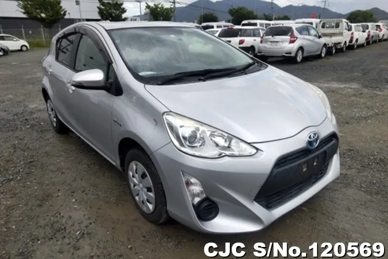 Toyota / Aqua 2015