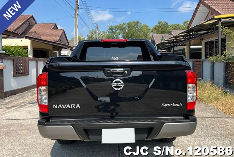 Nissan Navara in Black for Sale Image 5